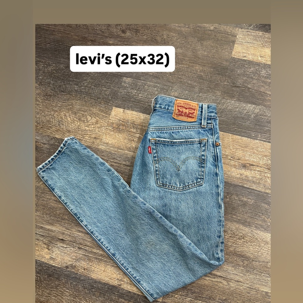 Levi's Women's Straight Jeans in Blue
